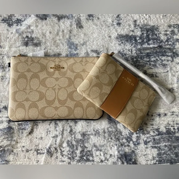 DEAL‼️Corner Zip Wristlet In Signature Canvas/ Pouch In Signature Canvas NWOT - Picture 1 of 12